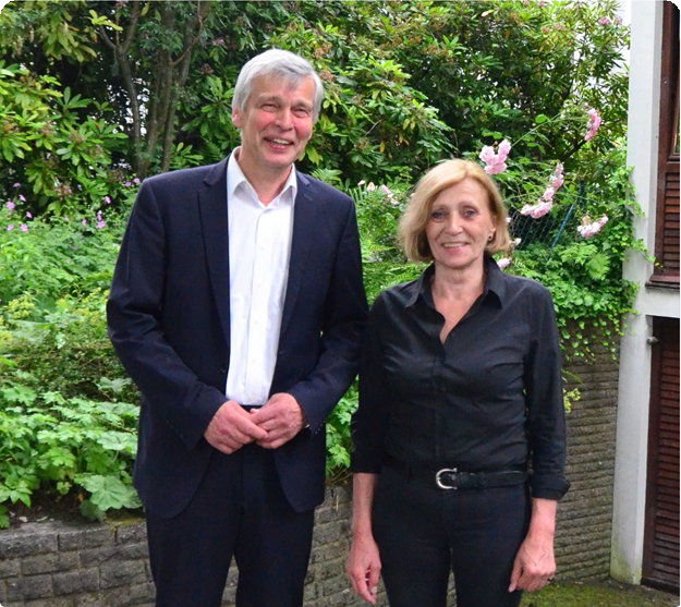 Der Vorsitzende der Landessektion Dr. Ewald Brandt und die Mitarbeiterin Marlies Eggert