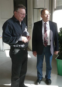 Ex-Geschäftsführer Oberamtsanwalt a.D. Horst Munk und Herr Preisendanz (rechts) bei einer Veranstaltung der Landessektion im Institut für Rechts- und Verkehrsmedizin der Universität Heidelberg)