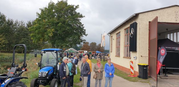 Besucher noch in der Orientierungsphase.